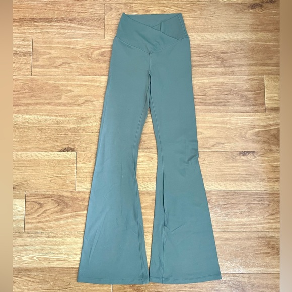 Aerie Hi-Rise Flare Leggings - Picture 6 of 9